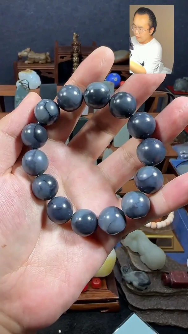 和田玉未镶嵌颈饰青花手串