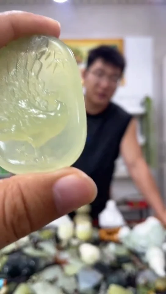 未镶嵌岫玉吊坠