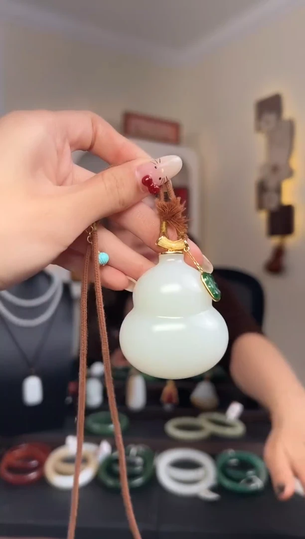 颈饰18K金镶嵌和田玉非**书葫芦 52*44*15