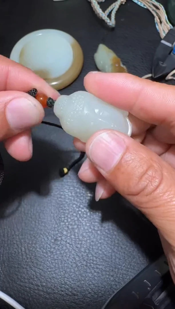 未镶嵌和田玉（糖玉）挂件和田玉