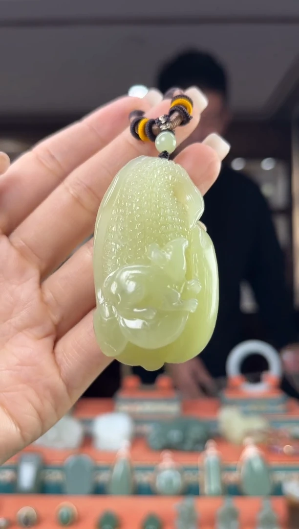 颈饰未镶嵌和田玉佩佩