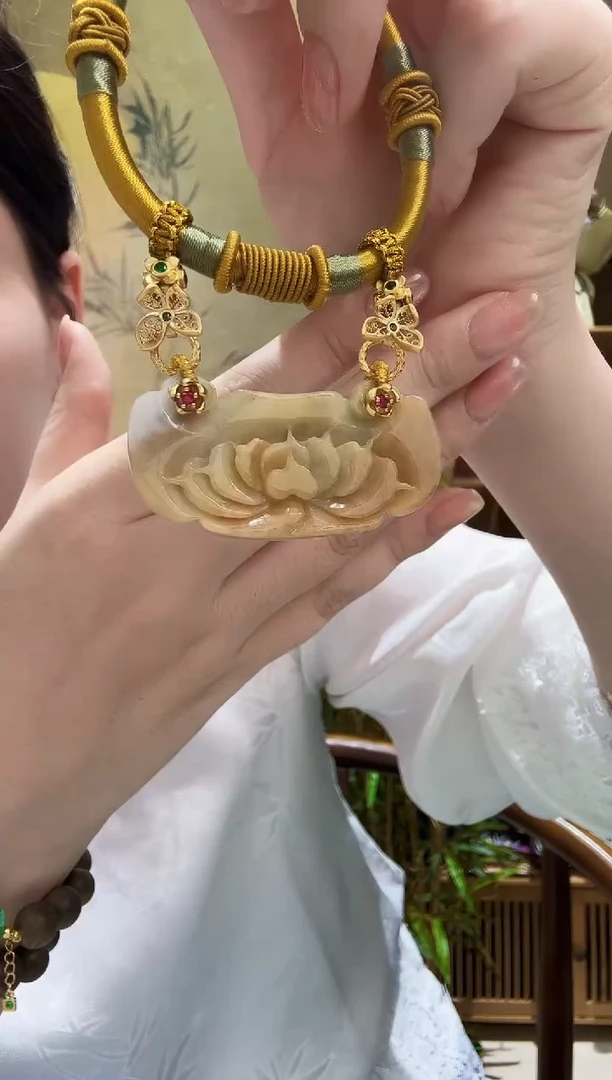 颈饰未镶嵌翡翠吊坠