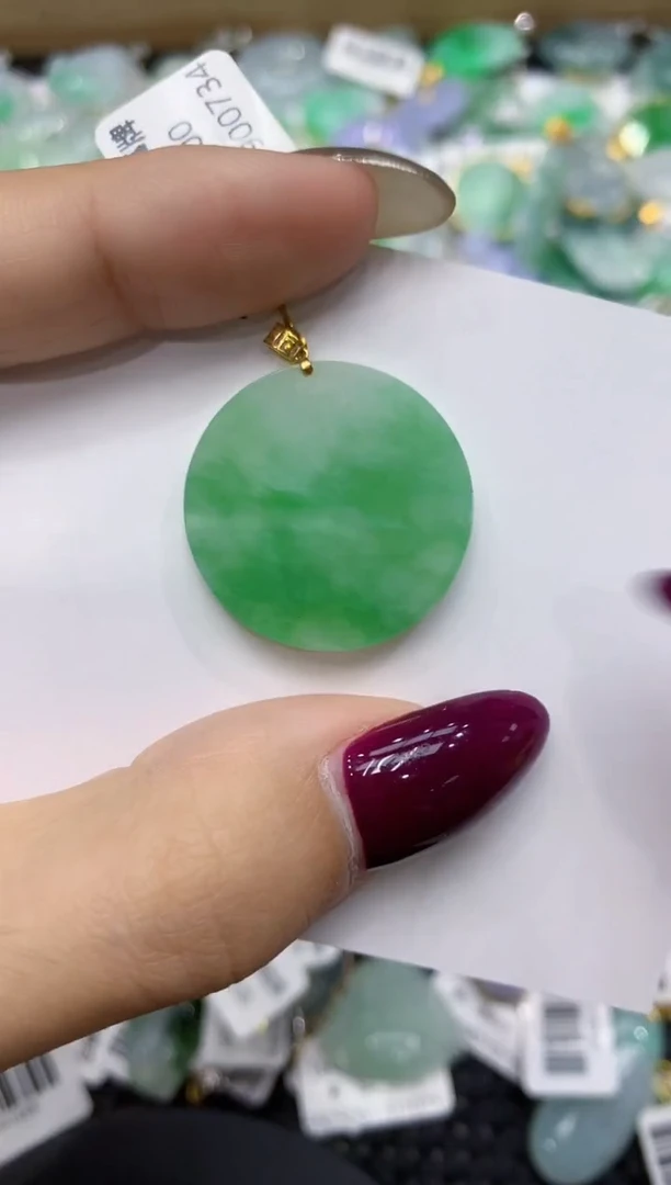 翡翠18K金镶嵌颈饰111111111111