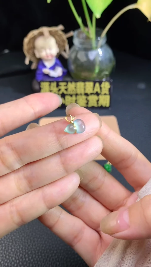 颈饰18K金镶嵌翡翠源头工厂天然翡翠A货，福利价