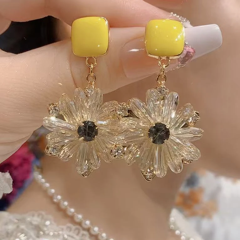 铜合金合成锆石耳饰 气质轻奢时尚百搭复古法式简约夸张m08