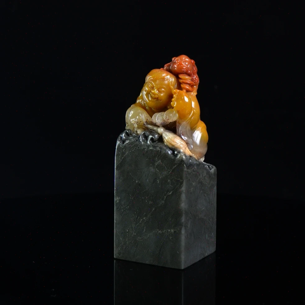 Lot.15.三彩鸡母窝刘海戏蟾印章230克3.6x3.6x9.4cm，2S8