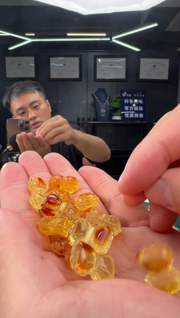 裸石琥珀未镶嵌金珀蝴蝶结-s21 多样性发货