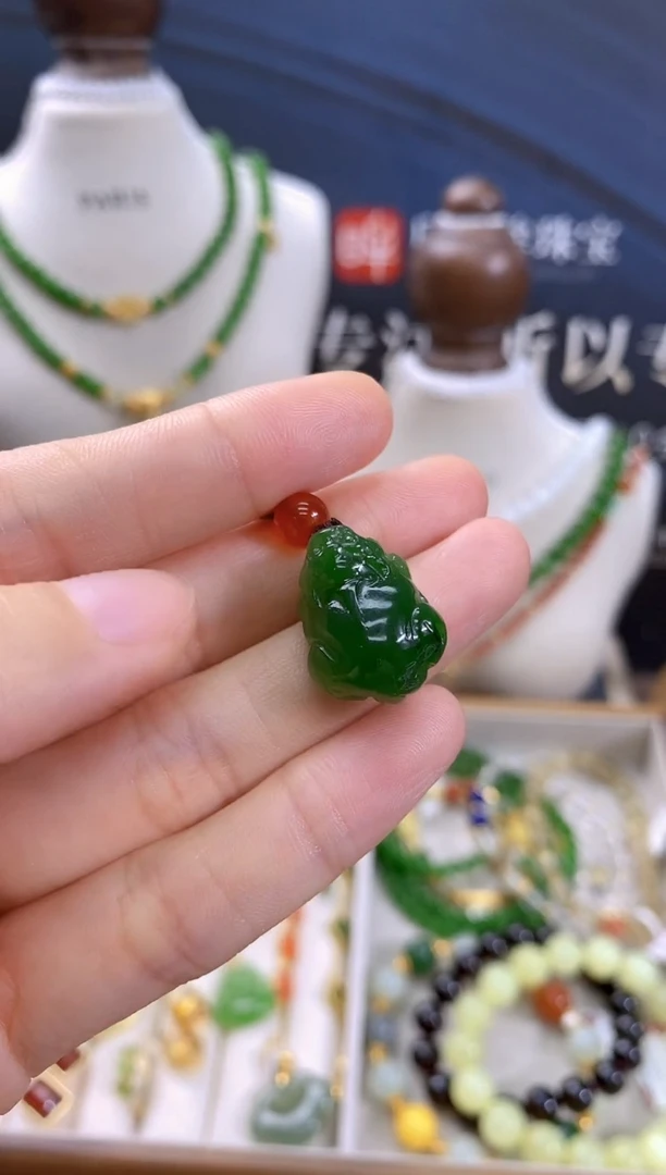 和田玉未镶嵌颈饰cg