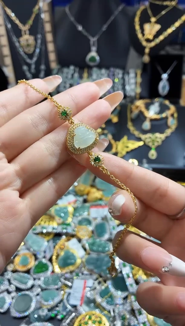 翡翠未镶嵌吊坠(不含链)天然翡翠a货 多样性发其一