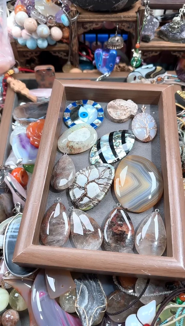 玛瑙/玉髓吊坠(赠链)未镶嵌陌***。5546564564