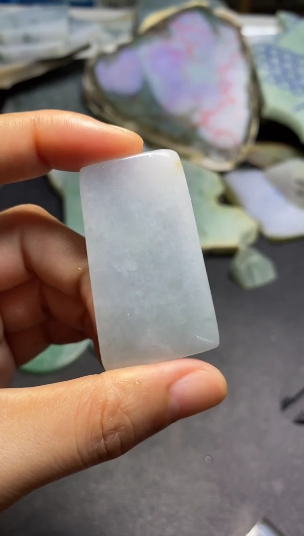 翡翠未镶嵌颈饰料子