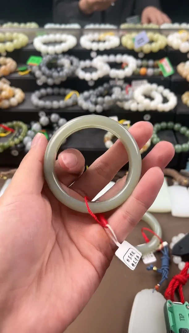 【闪购商品】和田玉微色差未镶嵌且末近矿青白54微色差