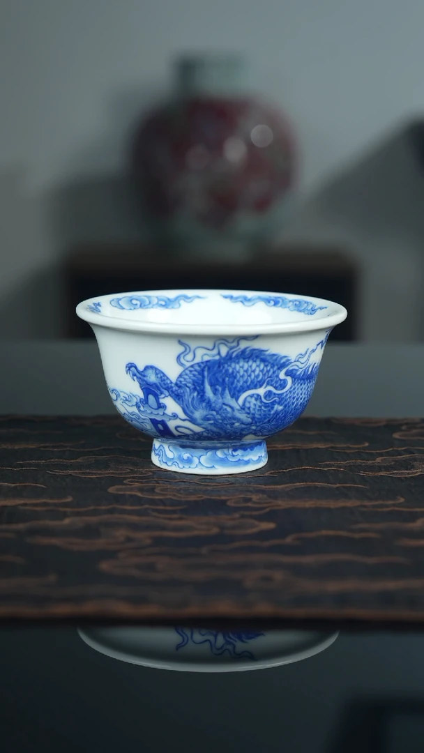 瓷片✨**悠《九子睚眦》青花压手杯