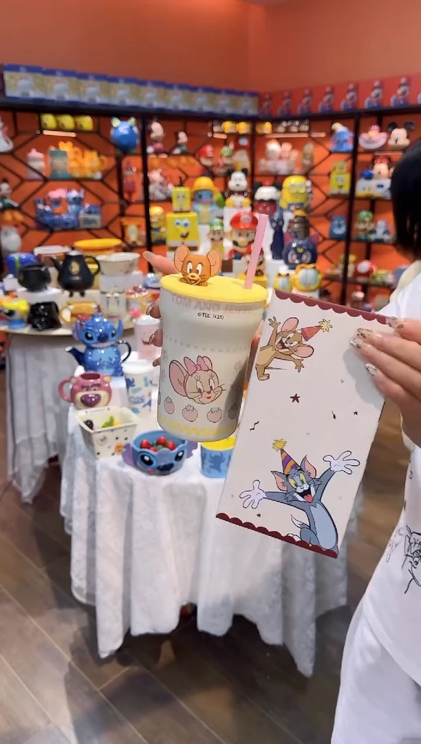 瓷片@@猫和老鼠黄色带盖陶瓷吸管杯