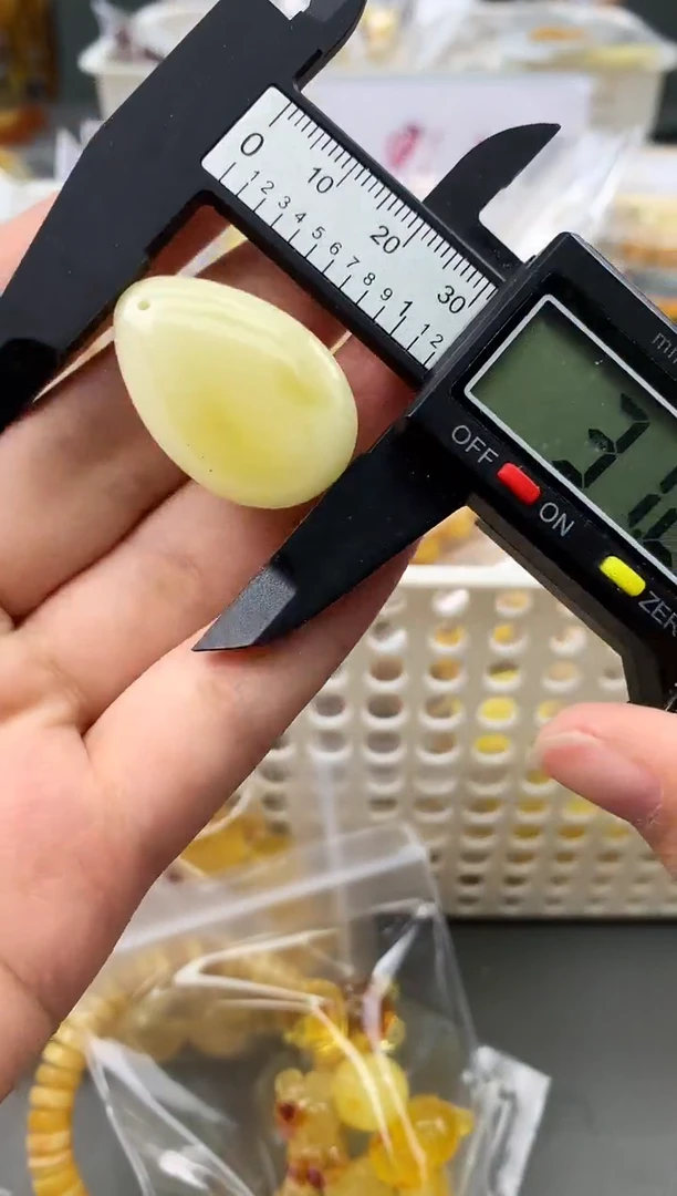 未镶嵌琥珀珠宝奇石5