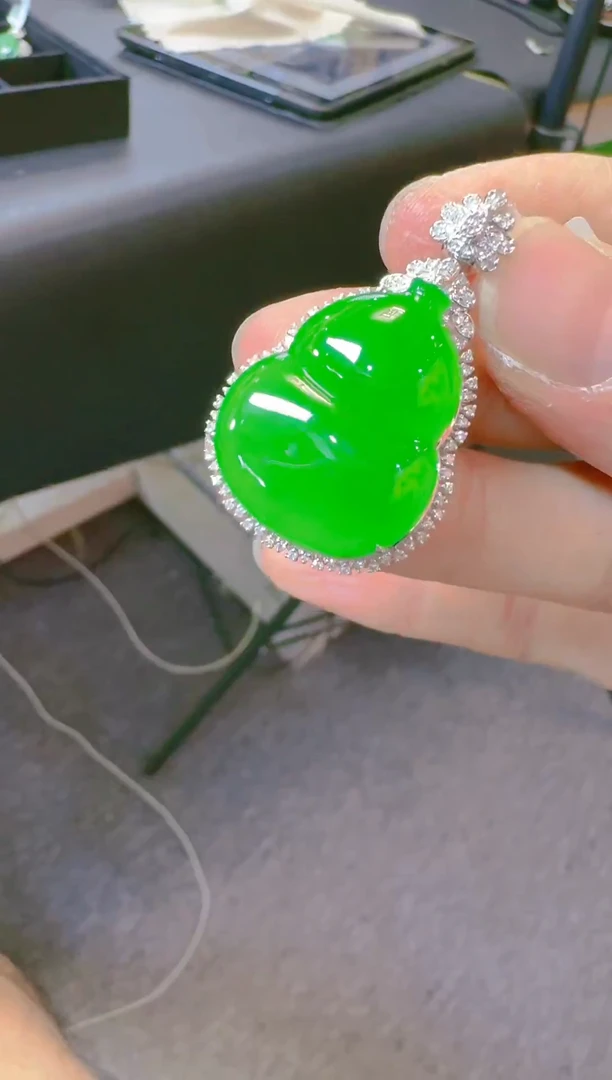 吊坠(赠链)18K金镶嵌翡翠天然A货翡翠