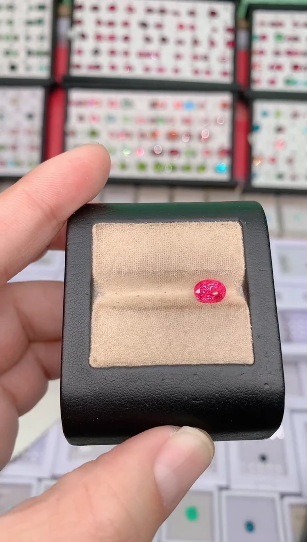 裸石尖晶石1.54ct吉尔德马亨盖