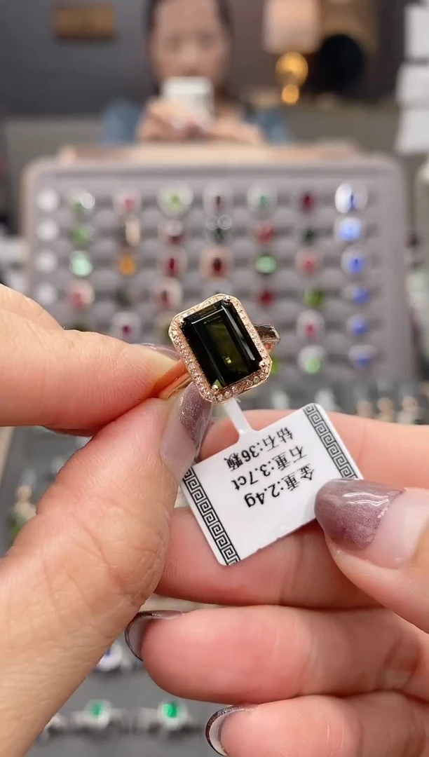 碧玺戒指18K金镶嵌3.7