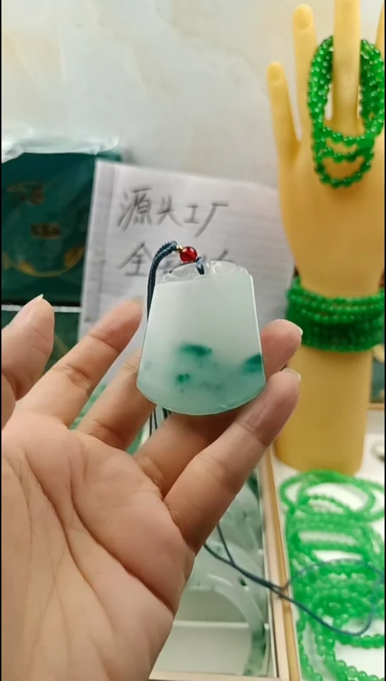未镶嵌颈饰玛瑙/玉髓无事牌