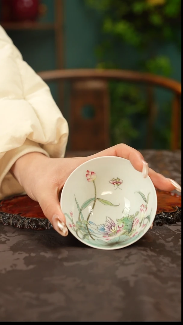 粉彩手绘花卉主人杯