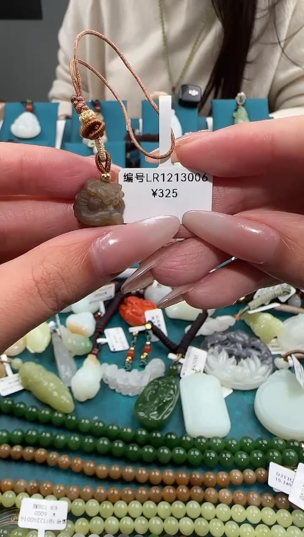 颈饰未镶嵌和田玉LR