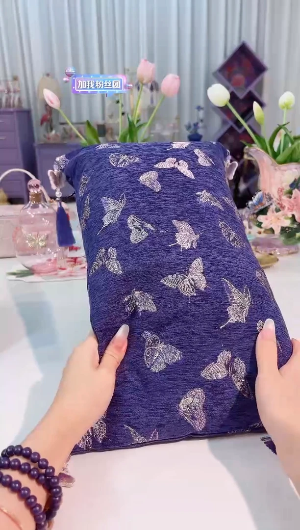 天丝绒 紫色蝴蝶抱枕 如图