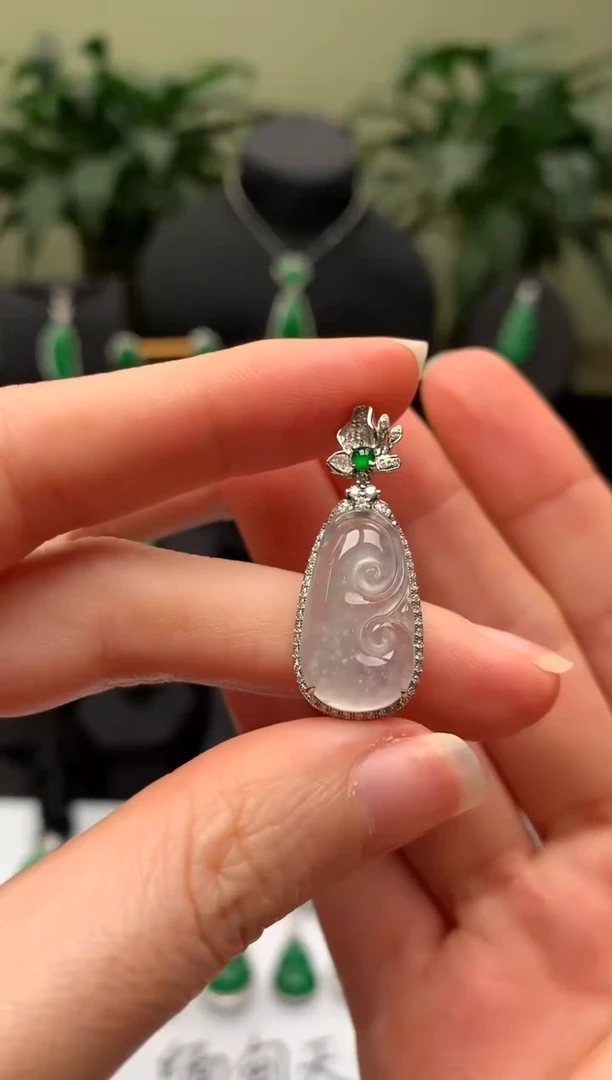 【闪购商品】翡翠颈饰18K金镶嵌如意