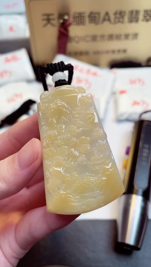 翡翠未镶嵌颈饰时**转天然缅甸翡翠A货