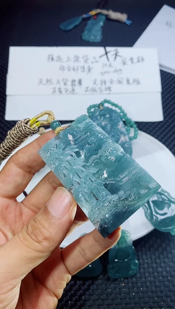 翡翠未镶嵌颈饰A****点