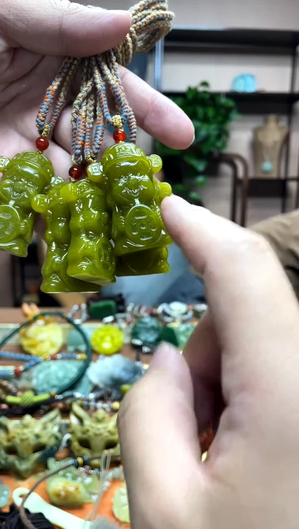 未镶嵌岫玉颈饰 多样性发货发其中之一