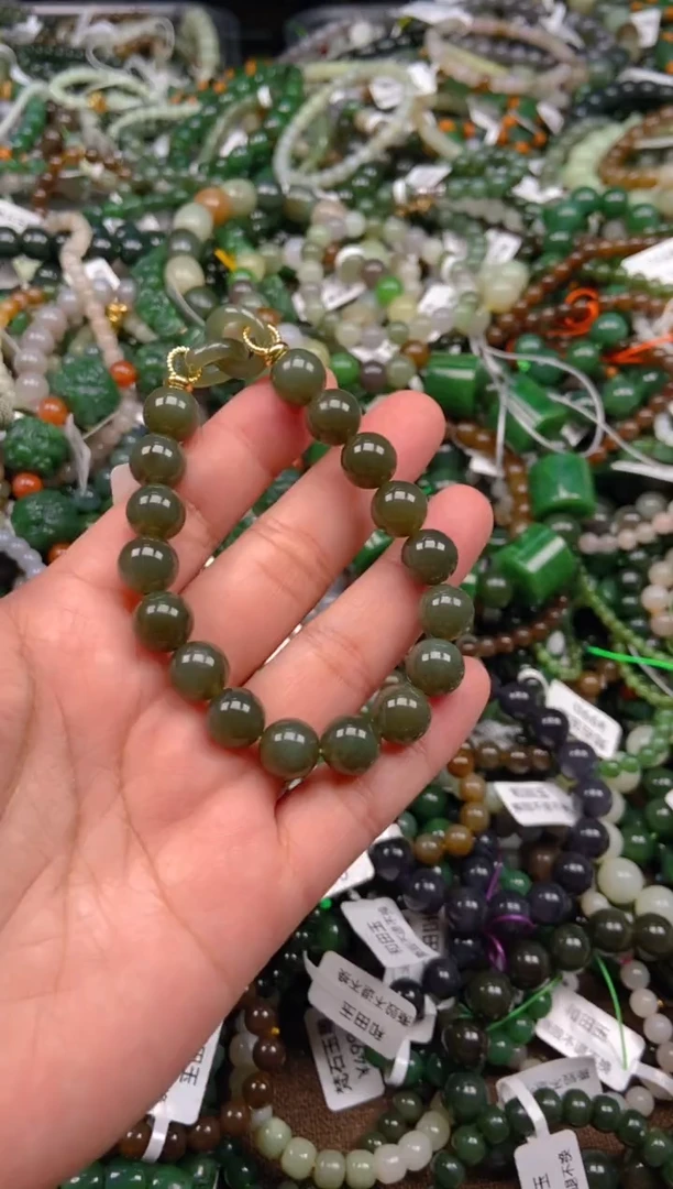 和田玉未镶嵌颈饰1