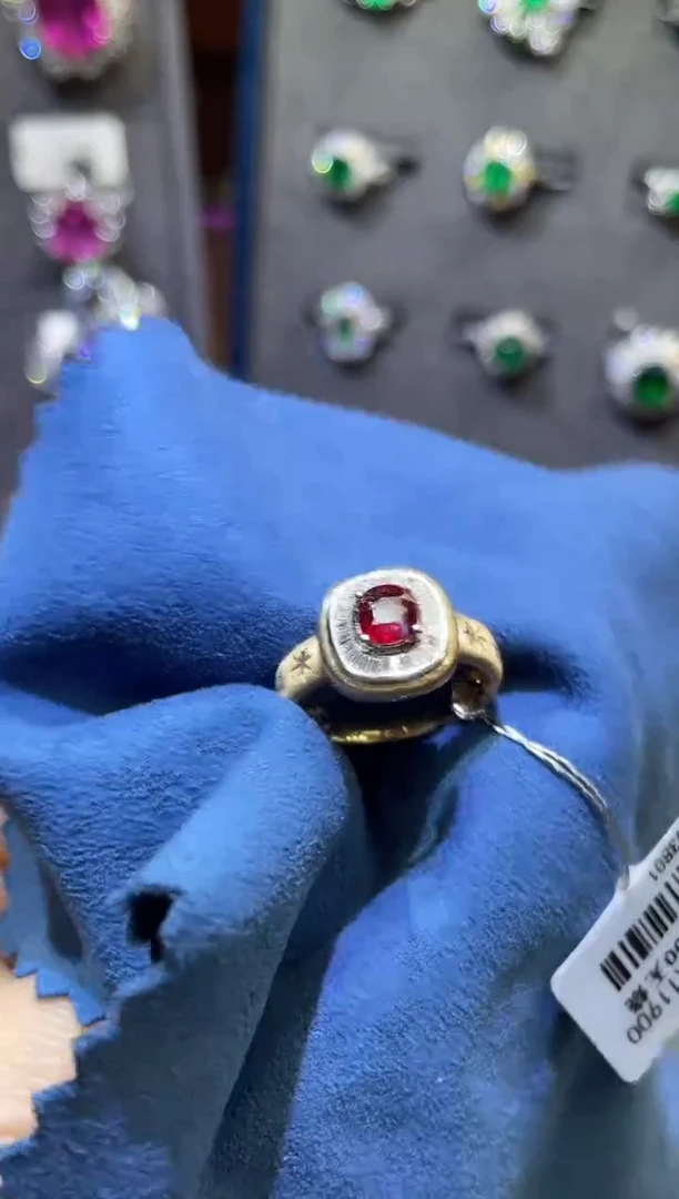 【闪购商品】红宝石戒指18K金镶嵌/无烧鸽血红/0.83ct