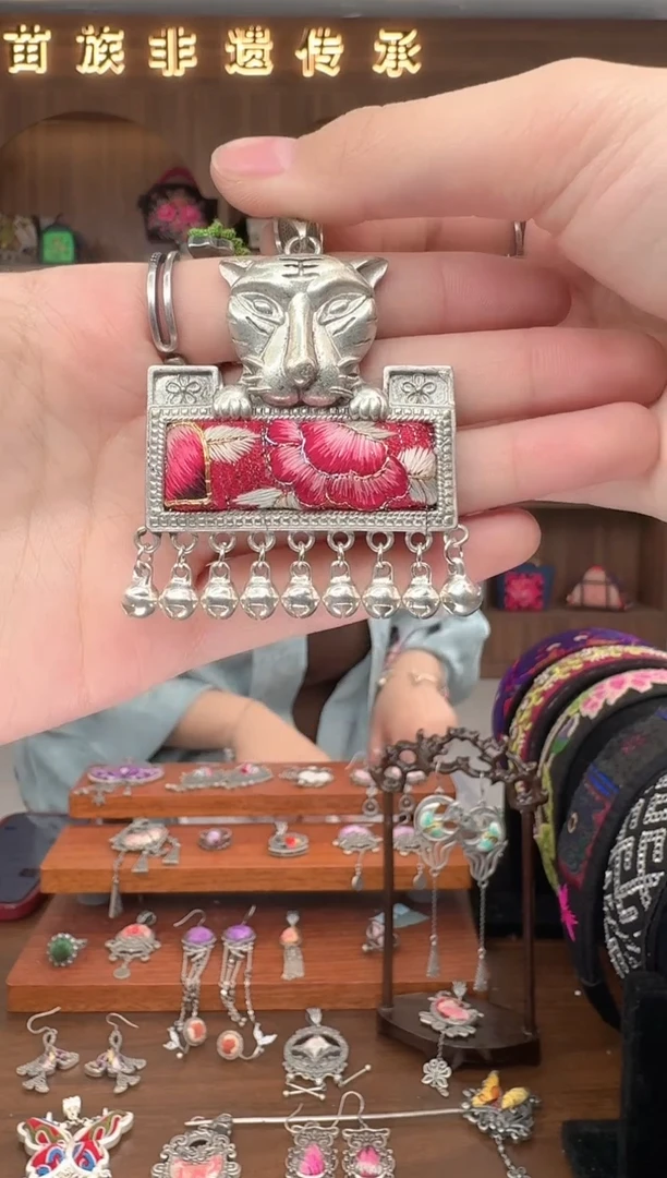 【闪购商品】织绣扶光苗绣传承96