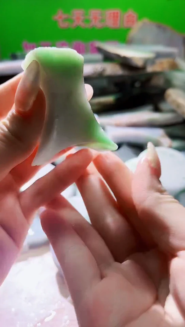 翡翠未镶嵌颈饰天然翡翠A货牙115
