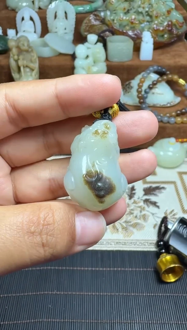 颈饰未镶嵌和田玉1