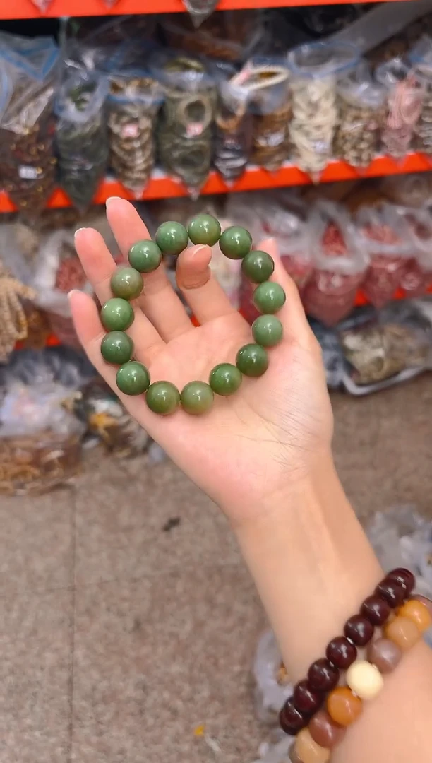 吊坠菩提根/象牙果帝王绿单圈手串