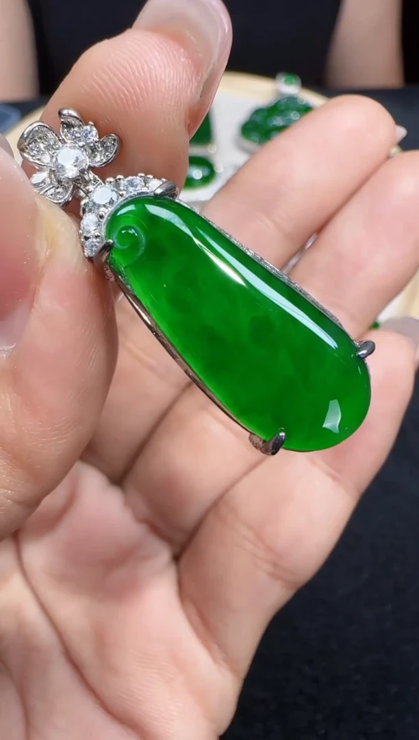 未镶嵌定制翡翠翡翠吊坠187