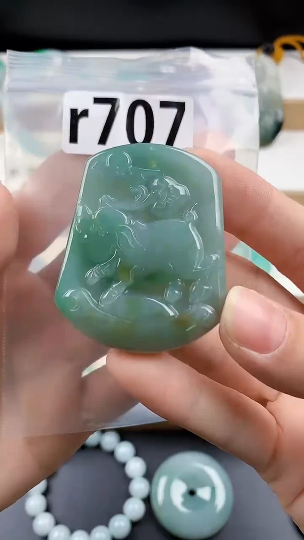 颈饰未镶嵌翡翠天然翡翠吊坠挂件