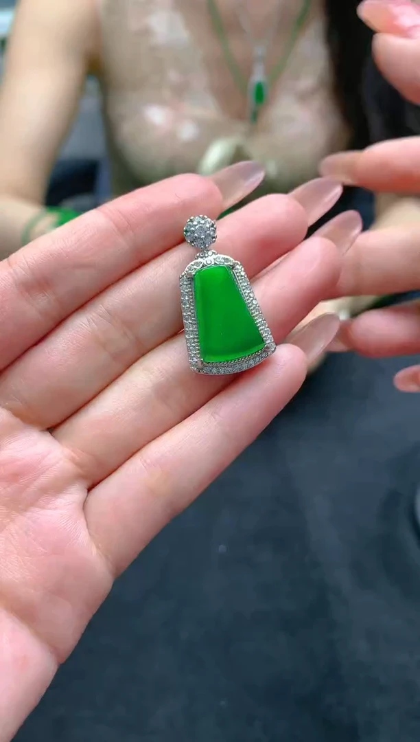 翡翠未镶嵌颈饰天然A货翡翠