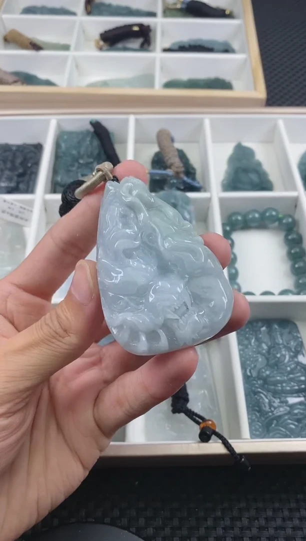 翡翠未镶嵌颈饰
