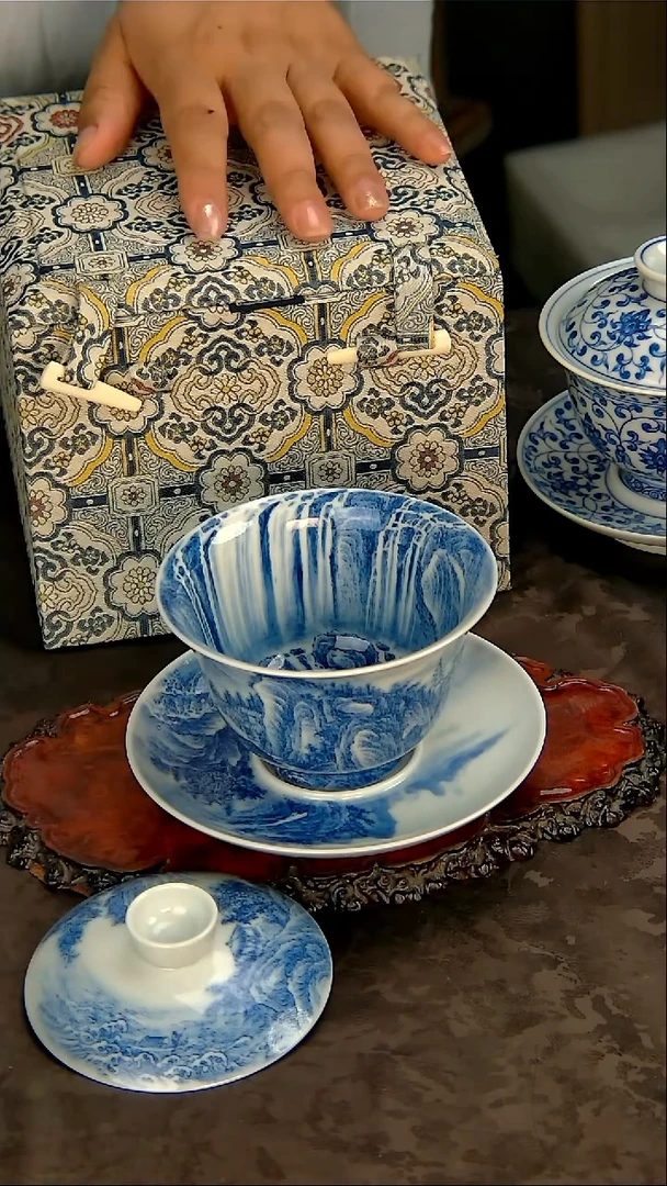 谢凯青花手绘山水三才盖碗