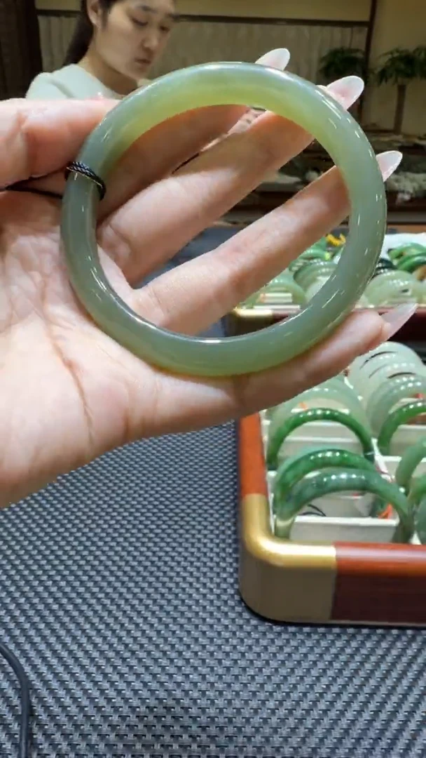 颈饰未镶嵌和田玉手镯64