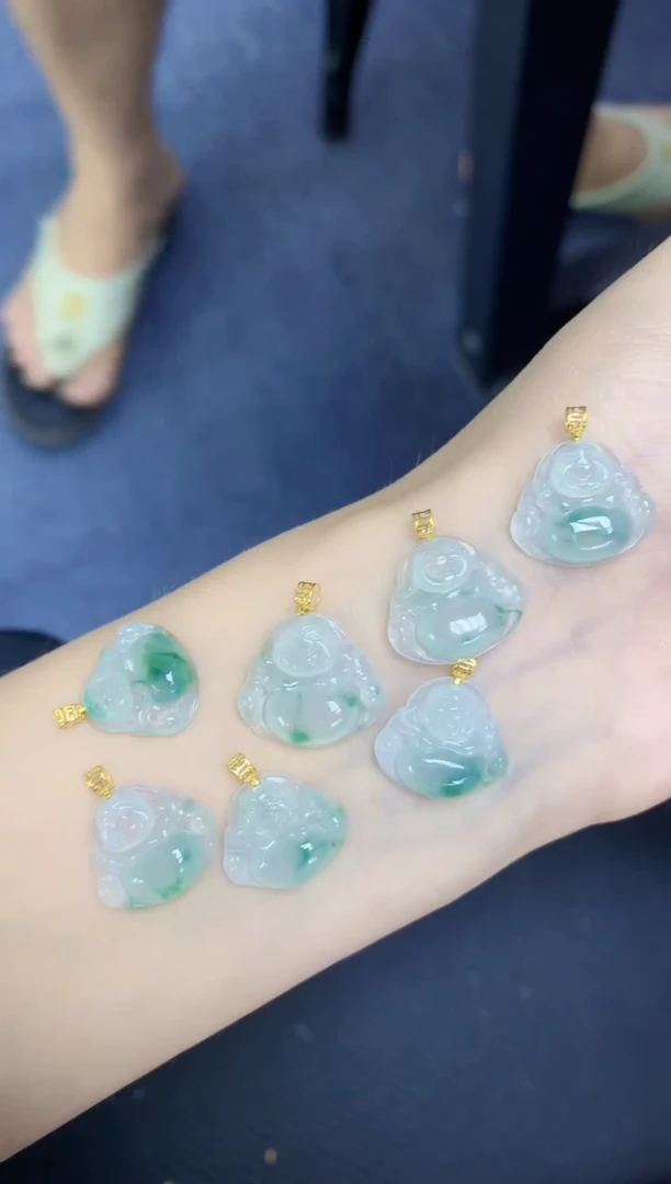 翡翠18K金镶嵌颈饰天然缅甸翡翠A货多样性发其一