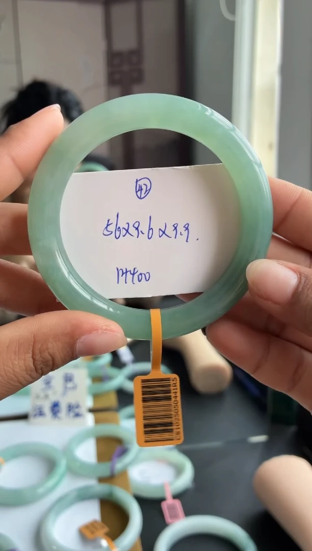 未镶嵌手镯翡翠圆条满圈色42号