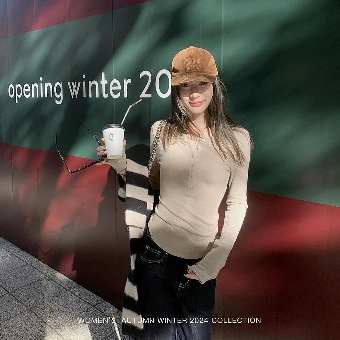 燕麦色德绒亨利衫·保暖发热親肤磨毛针织收腰紧身单排扣打底上衣