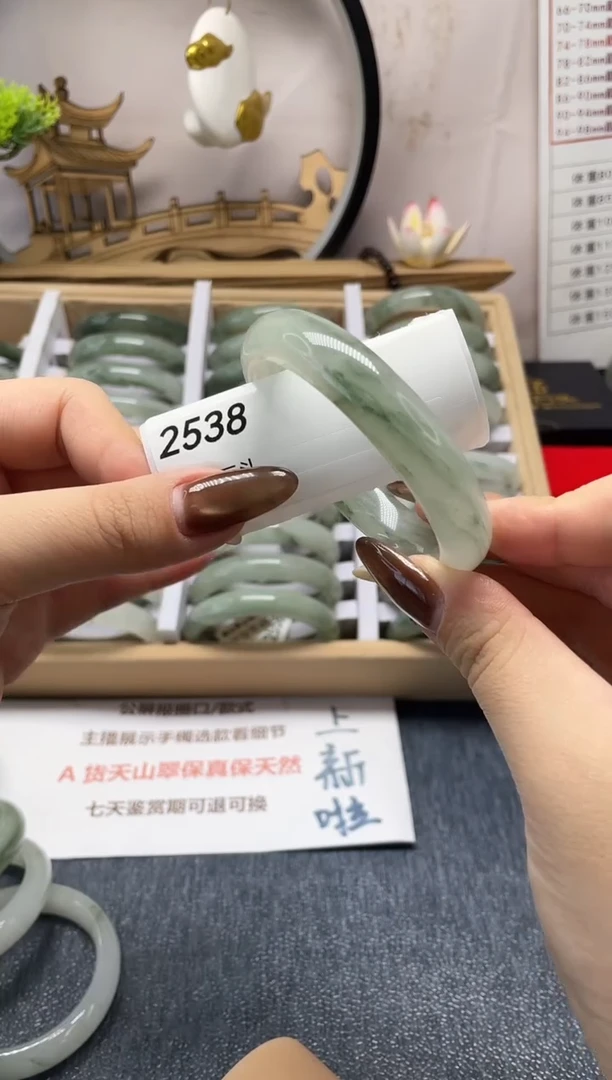 未镶嵌手镯石英质玉2538