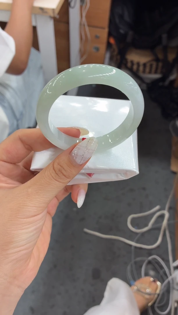 翡翠手镯未镶嵌周***胖手镯