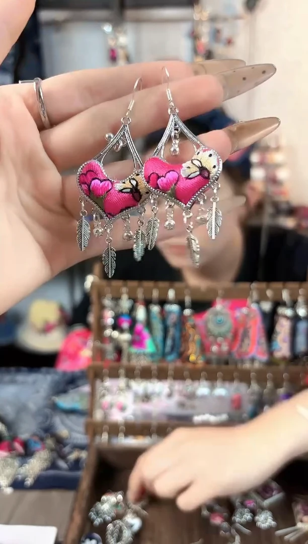 织绣彩云南阁非遗老绣饰品009