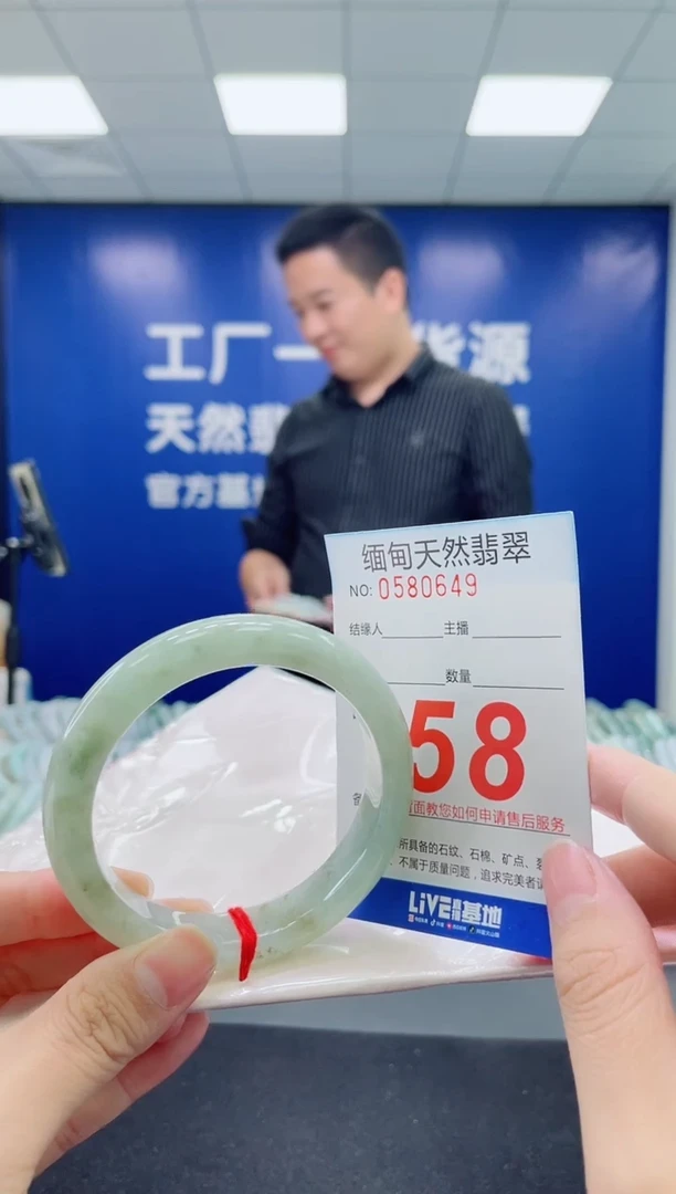 未镶嵌手镯翡翠天然翡翠手镯