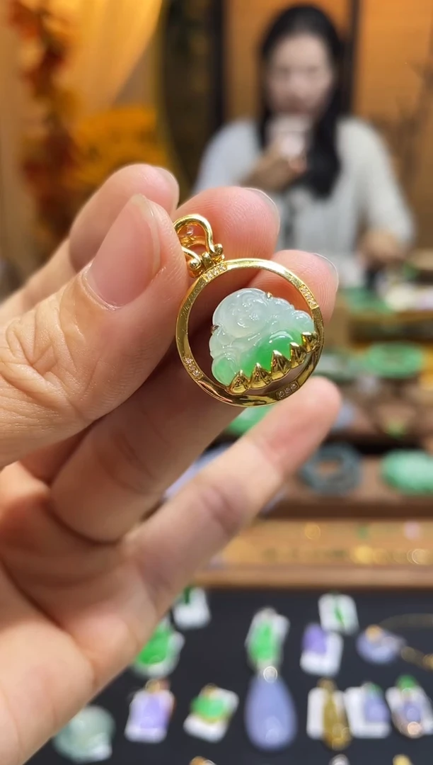 颈饰18K金镶嵌翡翠18K金镶嵌